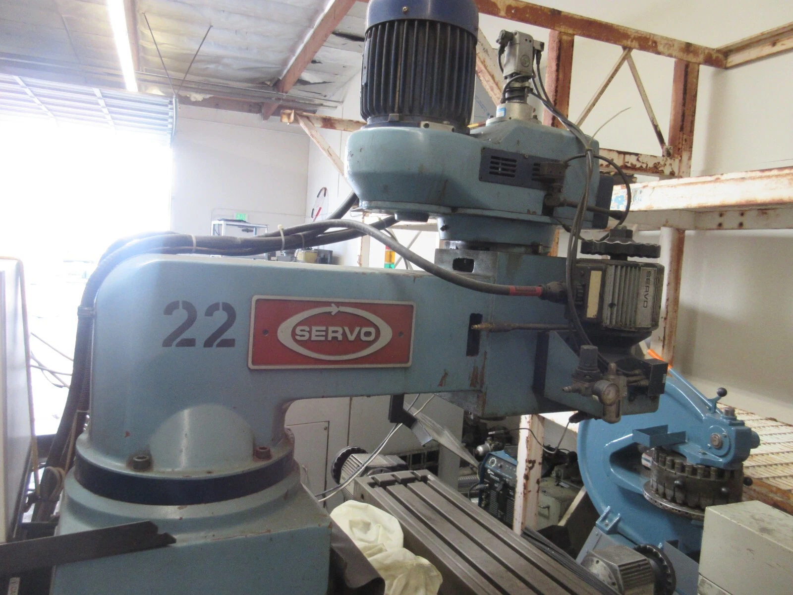 Servo #GS18NF, Vertical Mill, 3 HP, 208/240 V. - Image 4