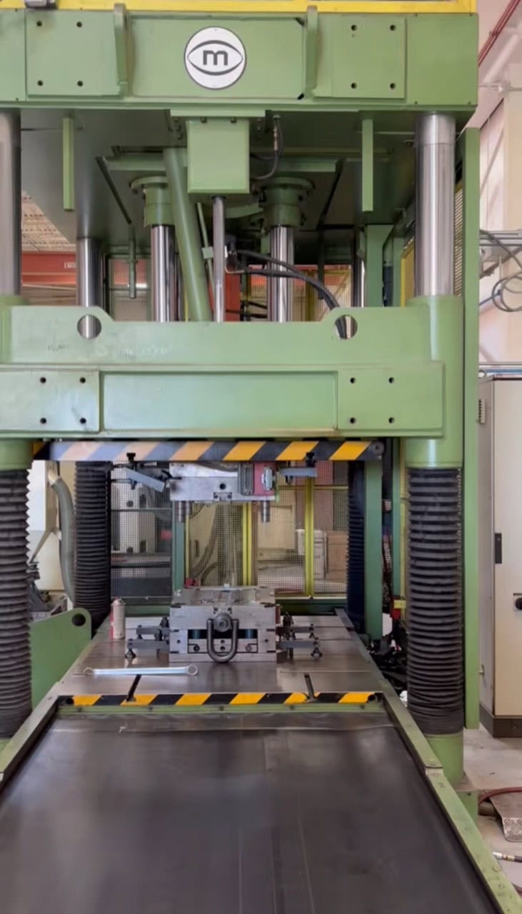 100 Ton, Millutensil #MIL-143, Spotting Press, 1400mm x 1200mm platen, 1997 - Image 5