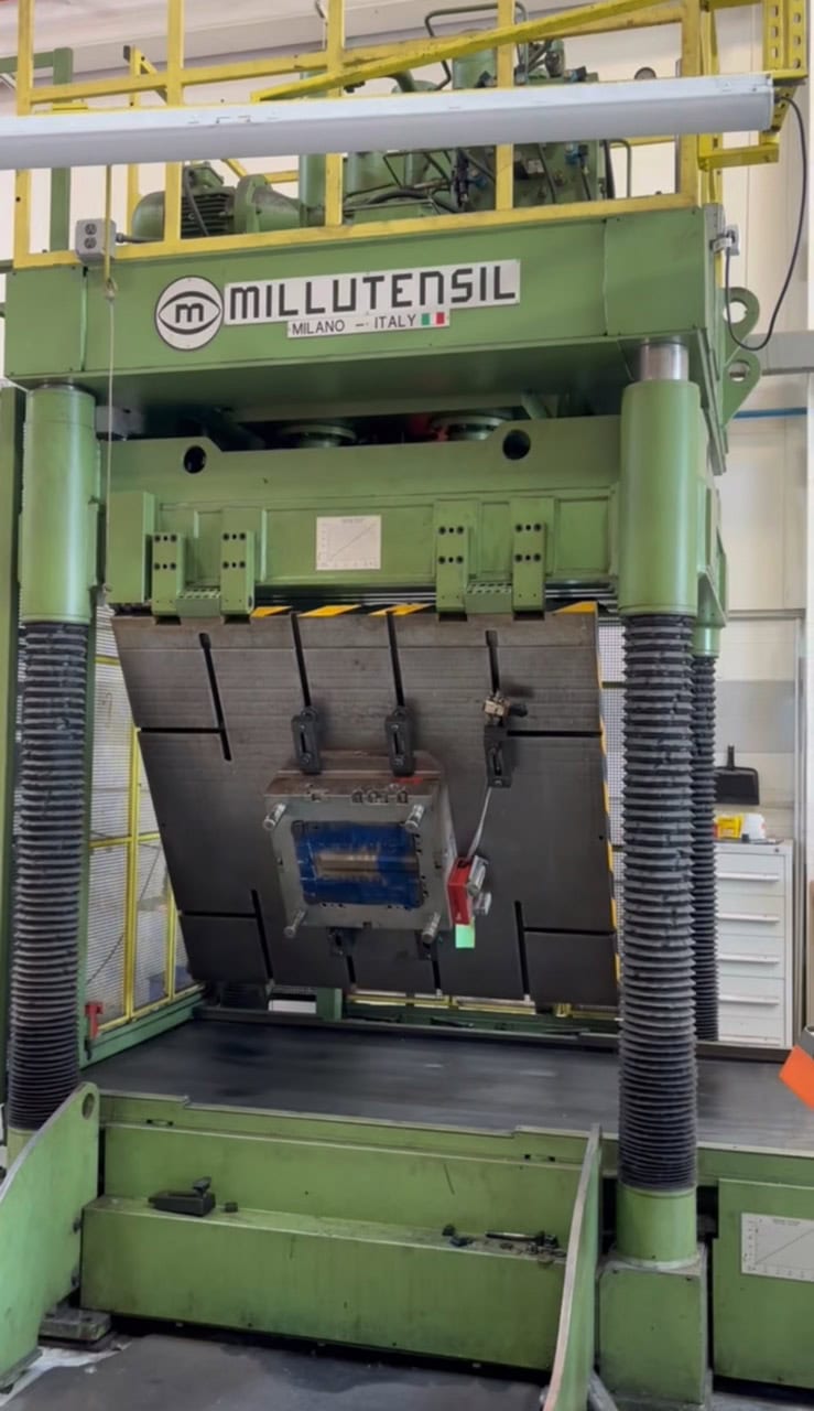 100 Ton, Millutensil #MIL-143, Spotting Press, 1400mm x 1200mm platen, 1997 - Image 6