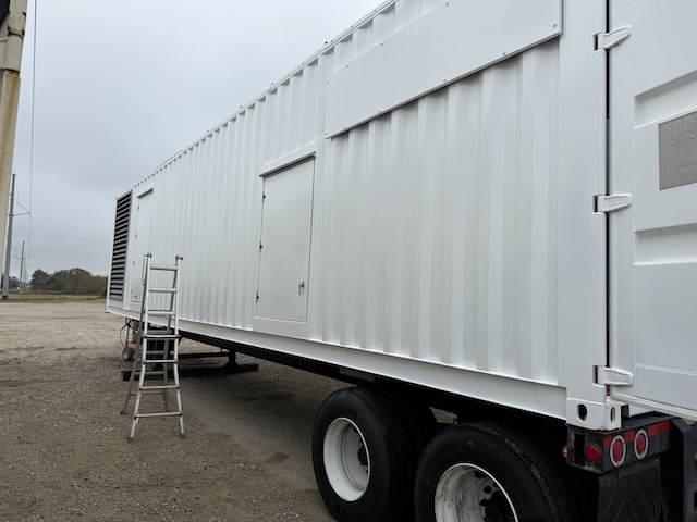 1250 KW Baldor #IDLC1250-2M, trailer mounted, Tier 2, sound attenuated enclosure, 277/480 Volts, 556 hours - Image 1