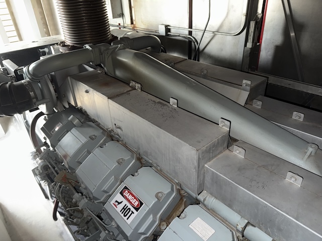 1250 KW Baldor #IDLC1250-2M, trailer mounted, Tier 2, sound attenuated enclosure, 277/480 Volts, 556 hours - Image 2