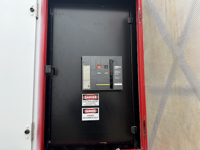 1250 KW Baldor #IDLC1250-2M, trailer mounted, Tier 2, sound attenuated enclosure, 277/480 Volts, 556 hours - Image 5