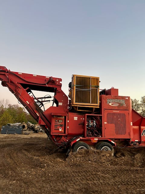 Rotochopper #MC-266, portable grinder, 535 HP, diesel, 200 gal.fuel capacity, PT Tech hydraulic clutch - Image 1