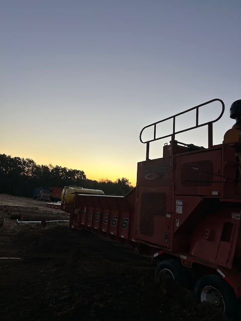 Rotochopper #MC-266, portable grinder, 535 HP, diesel, 200 gal.fuel capacity, PT Tech hydraulic clutch - Image 4