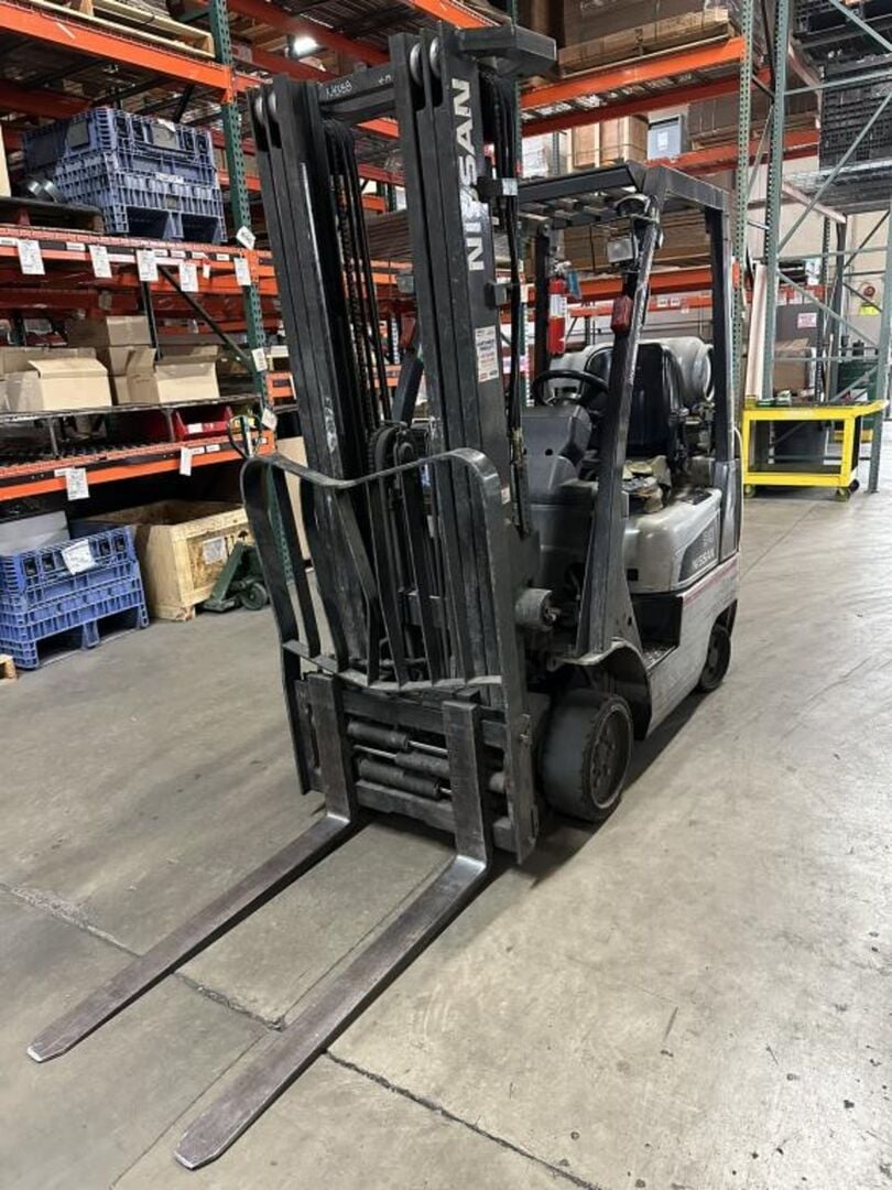 3000 lb. Nissan #MCPL01A15LV, propane forklift, 187" lift height, 3 stage mast, side shift - Image 1