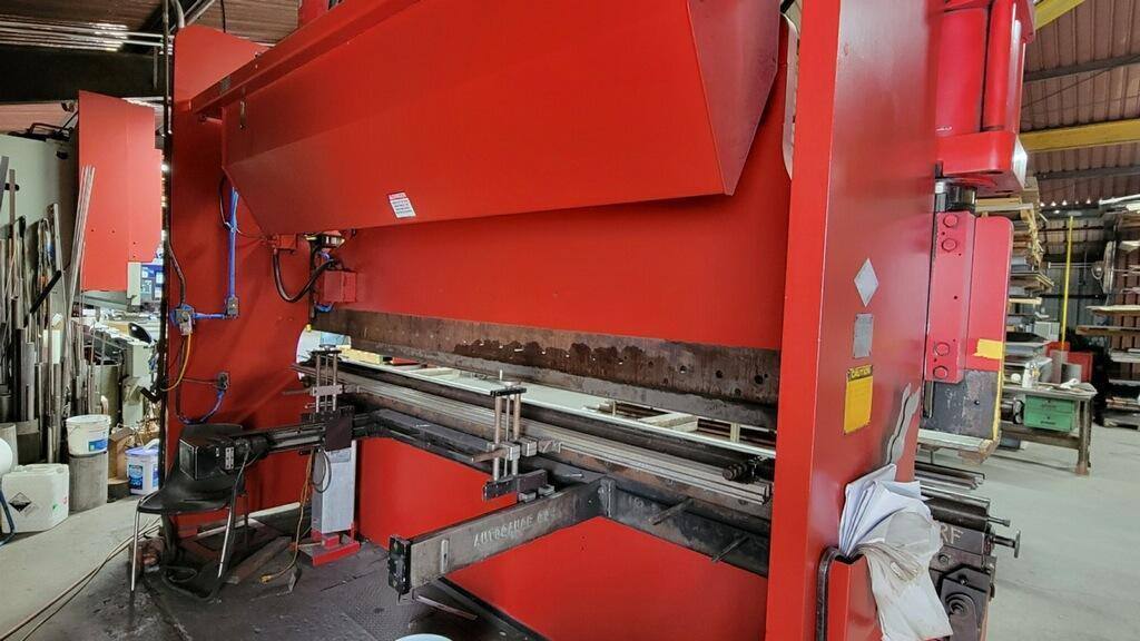 230 Ton, Cincinnati #230CB12, hydraulic press brake, 14' overall, 150" between housing, Autogauge CNC99 - Image 3