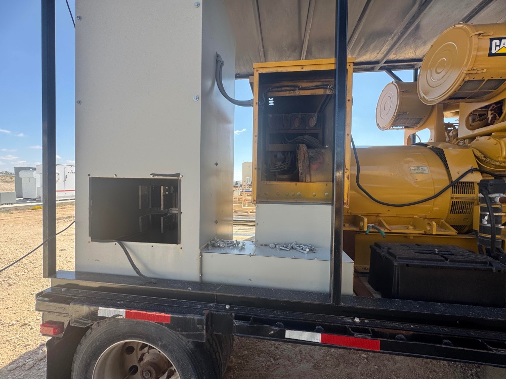 1750 KW Caterpillar #3516, skid mounted, 277/480 Volts, 4335 hours, 1996, $145k - Image 5