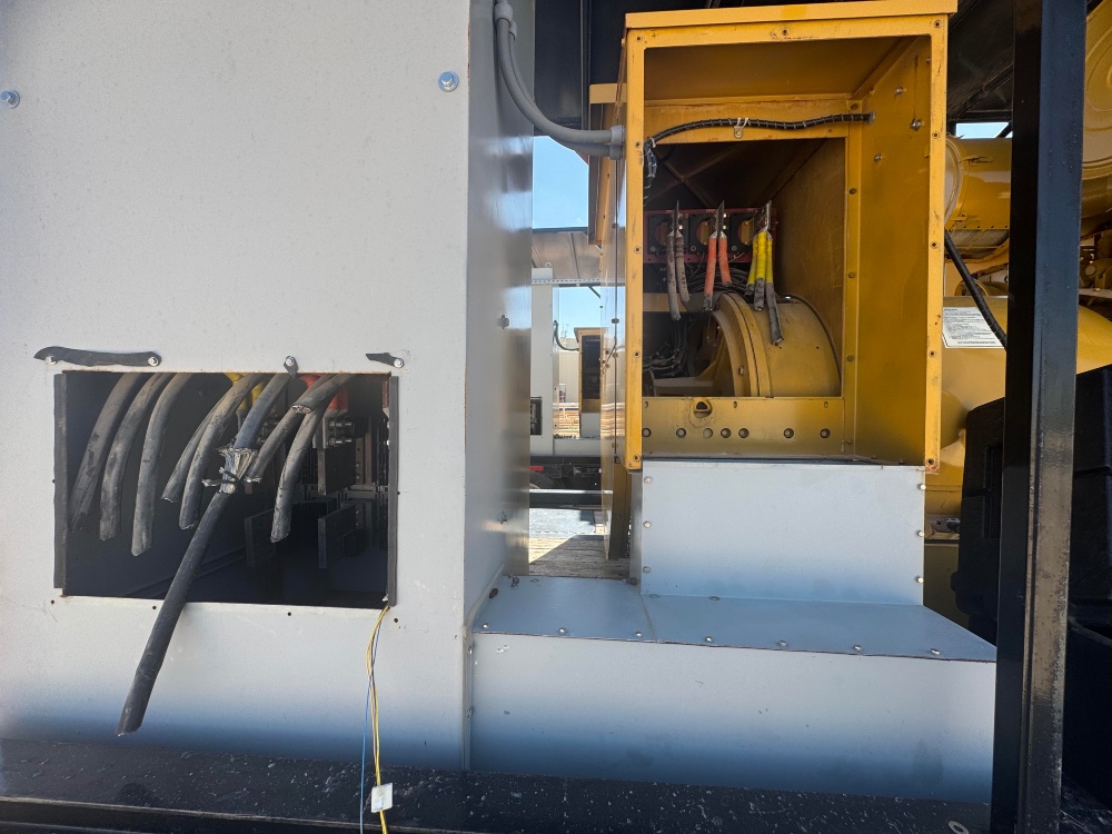 1750 KW Caterpillar #3516, skid mounted, 277/480 Volts, 4335 hours, 1996, $145k - Image 6