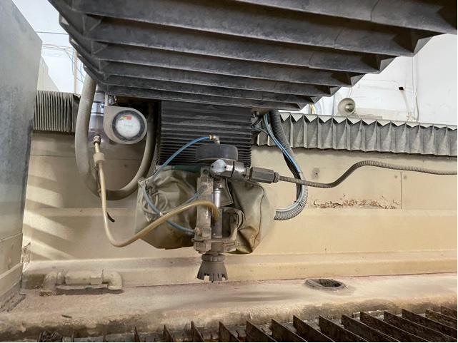 Flow #IFB-4800, waterjet cutting system, 4' X, 8' Y, 8" Z, 50 HP, 87000 psi, Dynamic cutting head, 2008 - Image 2