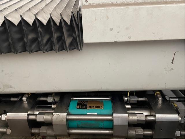 Flow #IFB-4800, waterjet cutting system, 4' X, 8' Y, 8" Z, 50 HP, 87000 psi, Dynamic cutting head, 2008 - Image 4