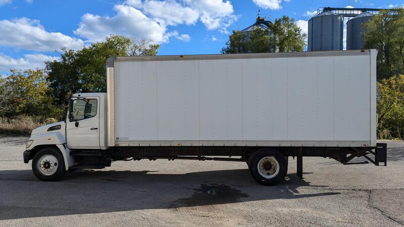Hino #268, 24' box truck w/tailgate, diesel engine, automatic transmission, air brakes, 2011 - Image 5