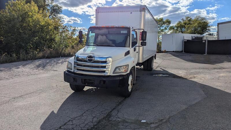 Hino #268, 24' box truck w/tailgate, diesel engine, automatic transmission, air brakes, 2011 - Image 6