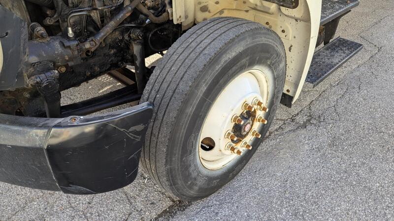 Hino #268, 24' box truck w/tailgate, diesel engine, automatic transmission, air brakes, 2011 - Image 10