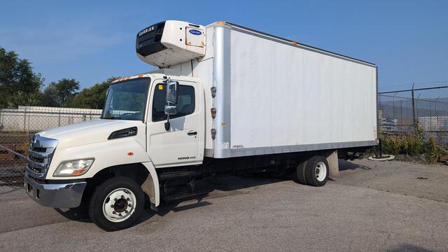 Hino #258, 22' refrigerated box truck, diesel engine, automatic transmission, hydraulic brakes, 2013 - Image 3