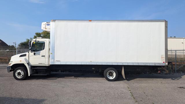Hino #258, 22' refrigerated box truck, diesel engine, automatic transmission, hydraulic brakes, 2013 - Image 4