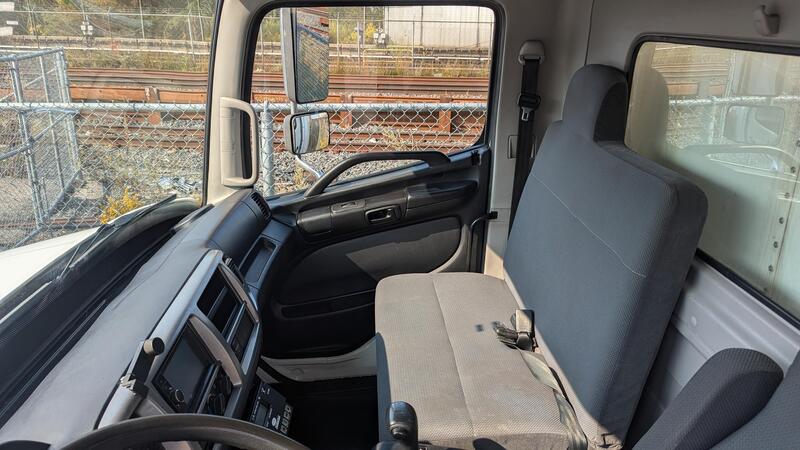 Hino #258, 22' refrigerated box truck, diesel engine, automatic transmission, hydraulic brakes, 2013 - Image 8