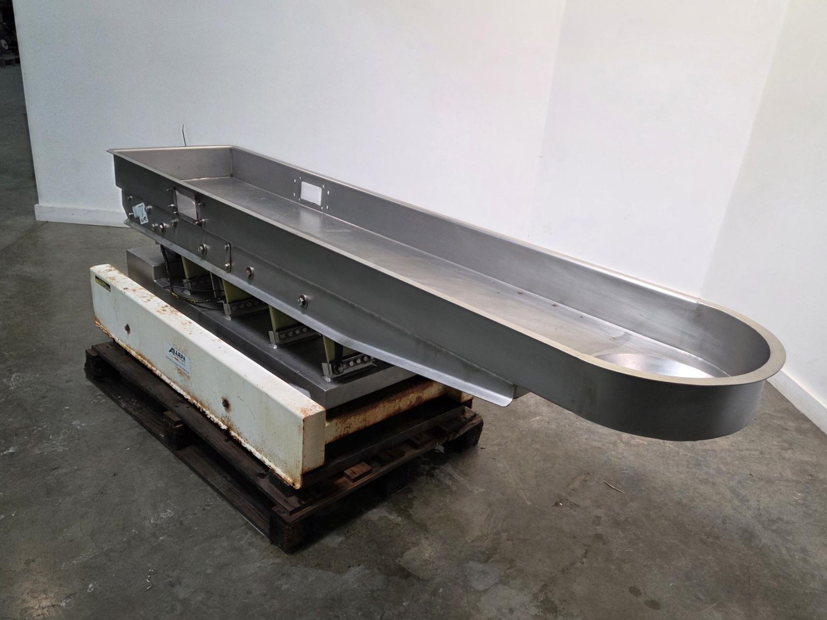 18" wide x 7' long, Allen-Bradley, Vibrating Conveyor, Stainless Steel, 5" deep pan, 10" OD outlet - Image 2