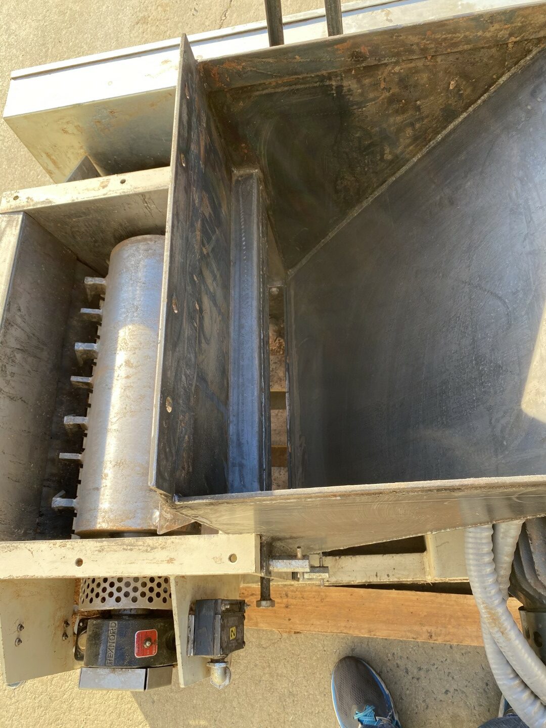 20" x 23" Machine & Process Design, crusher, 22" L x 8" W crusher wheel, 20 HP, 230/460 V. - Image 9