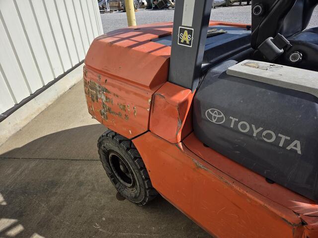 8800 lb. Toyota #7FGU45GAS, Forklift, gasoline, 199" lift height, 24" centers, 2005 - Image 4