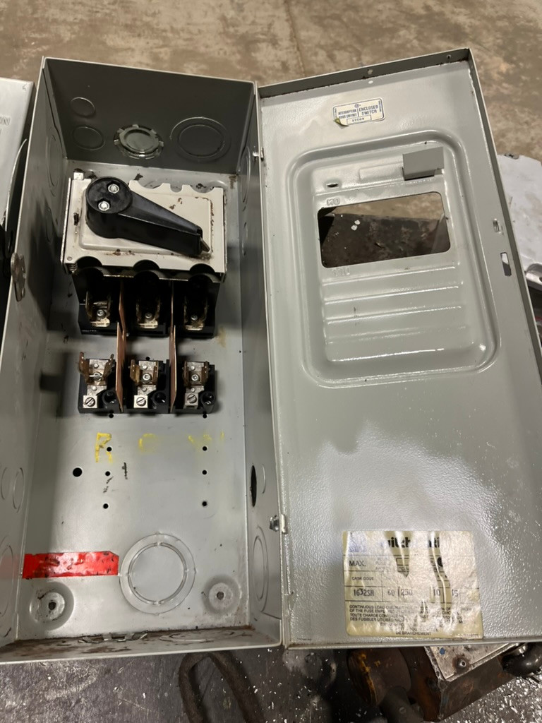 60 Amp. Federal Pioneer, fused disonnect - Image 2