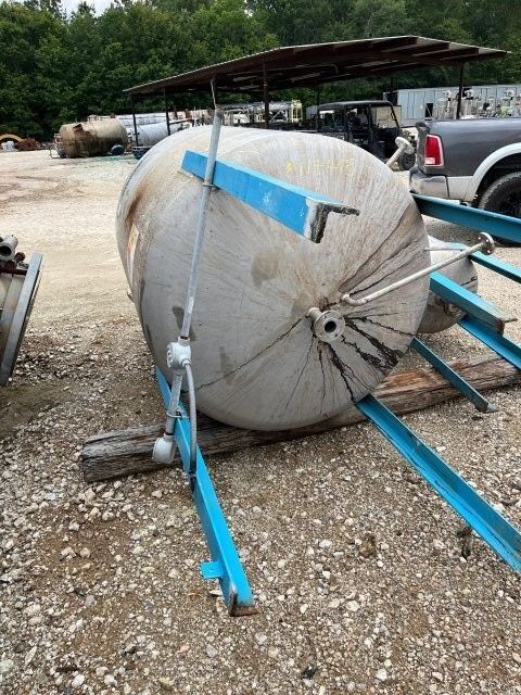 640 gallon 304 Stainless Steel tank, dished top & bottom - Image 5