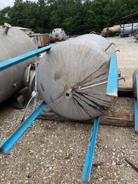 640 gallon 304 Stainless Steel tank, dished top & bottom - Image 6