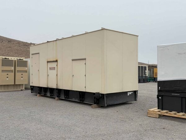 800 KW Baldor #IDLC800-2M, diesel generator set, sound attenuated enclosure, ComAp InteliGen ctrl, 480 Volts - Image 2