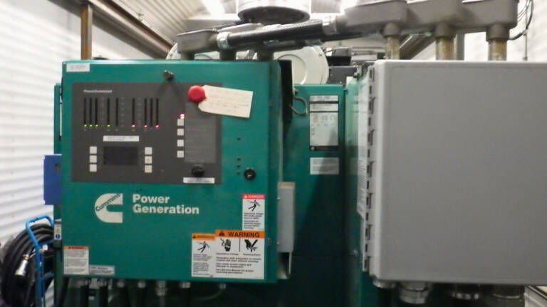 1250 KW Cummins #DQGAA, standby diesel generator, 347-600 Volts, 2557 hours, 2010 - Image 5