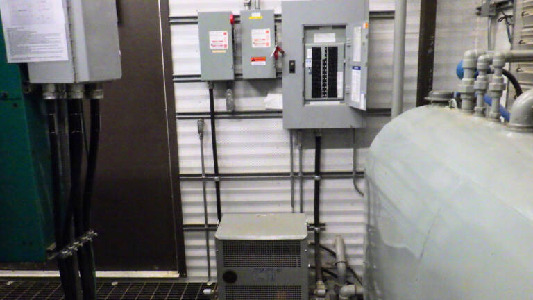 1250 KW Cummins #DQGAA, standby diesel generator, 347-600 Volts, 2557 hours, 2010 - Image 9