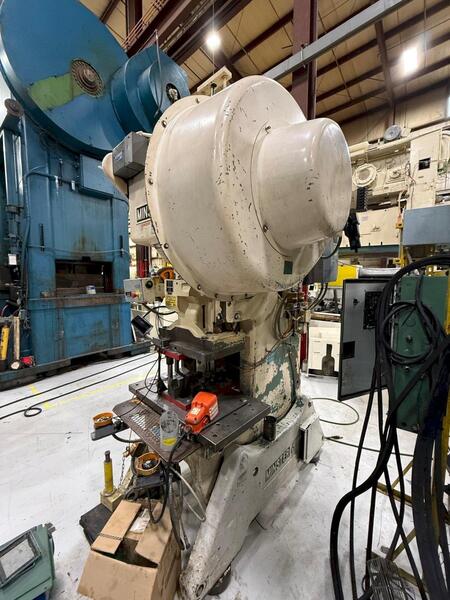 60 Ton, Minster #6SS, 6" stroke, 14" Shut Height, 2.75" adjustment, 32" x 21" bed, 24" x 14" ram, 60 SPM, 1986 - Image 2