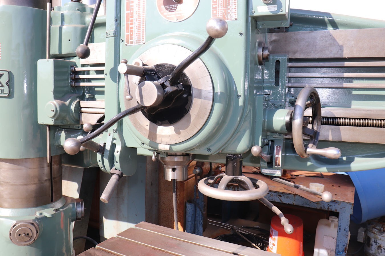 5' -15" Fosdick #Economax, Radial Arm Drill, 70"/26" spindle radius, 18" spindle travel, 20-1406 RPM, 440 V - Image 9