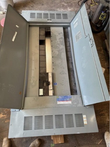 1000 Amp. Square D, I-Line panelboard, 277/480 Volts, 3 phase, 4W, indoor encl 72 cir MCB - Image 1