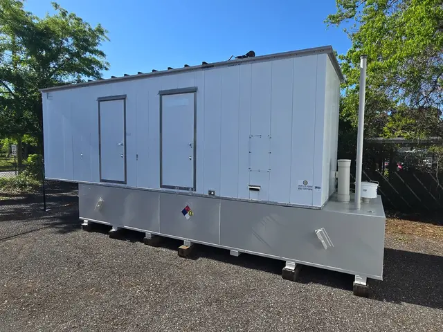 600 KW Cummins, diesel generator, enclosed, 277/480 Volts, 750 hours, 2008 - Image 2