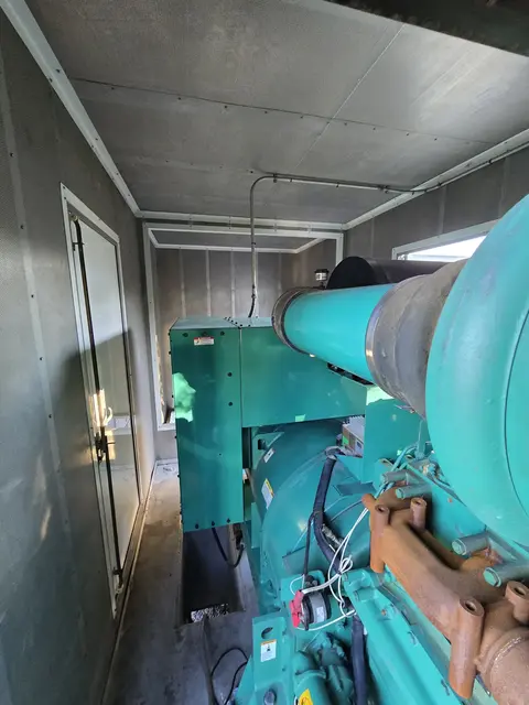 600 KW Cummins, diesel generator, enclosed, 277/480 Volts, 750 hours, 2008 - Image 4