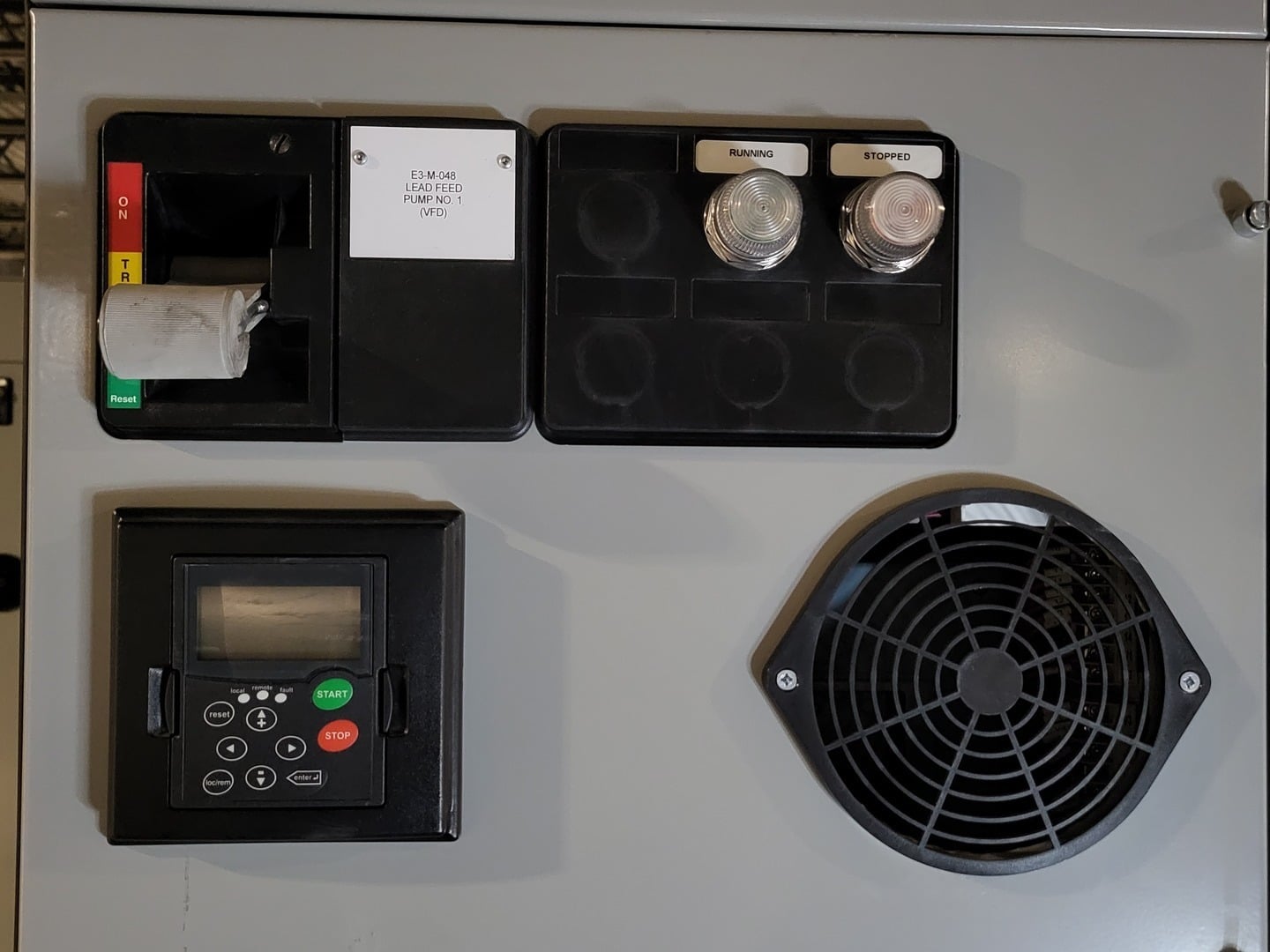 30 HP Eaton, SVX025A1-5A4N1, variable frequency drive, 600 Volts, 34 amps, like new - Image 2