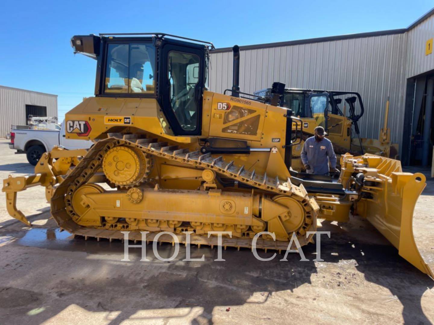 Caterpillar D5 LGP, Crawler Dozer, 14 hours, S/N: RG901565, 2023 - Image 2