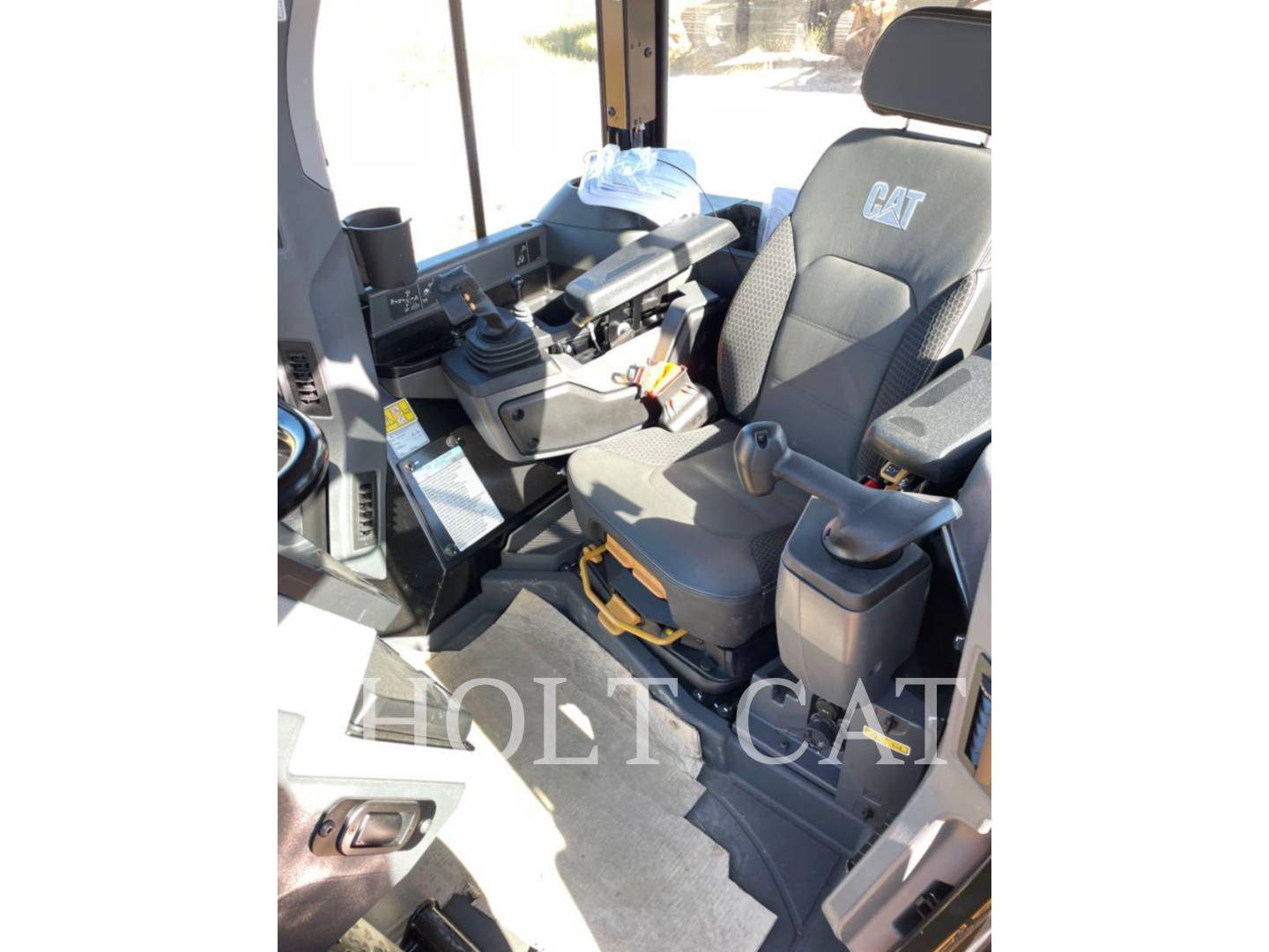 Caterpillar D5 LGP, Crawler Dozer, 14 hours, S/N: RG901565, 2023 - Image 7