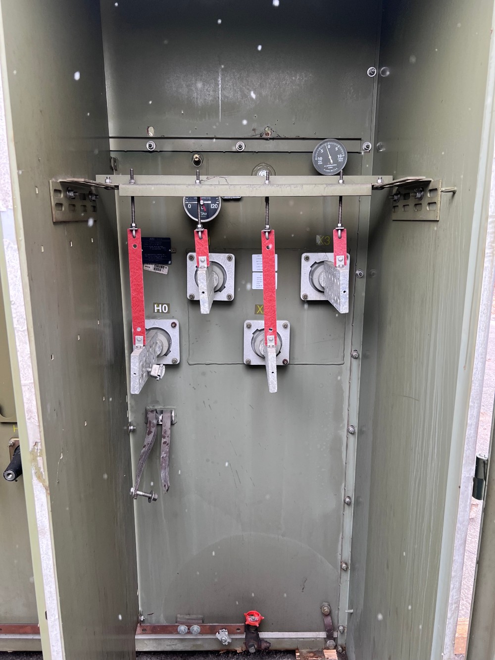 2600 KVA 34500GRDY/19920 Primary, 609Y/398 Secondary, ABB padmount, 3 phase distribution - Image 3