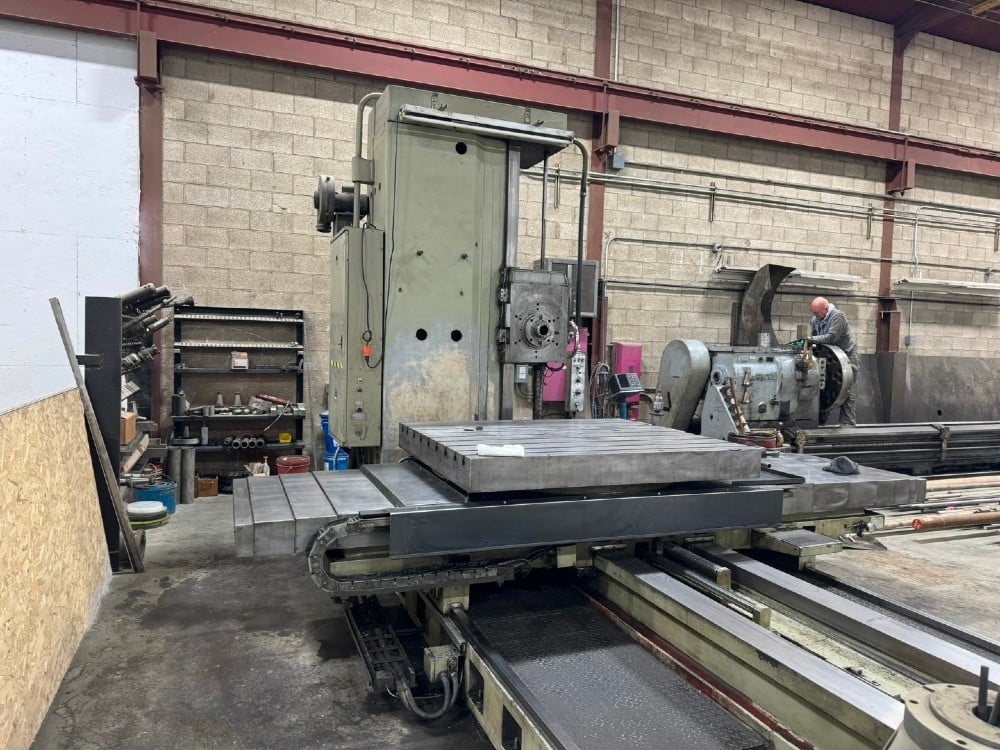 3.9" Toshiba, Shibaura #BT-10BR3, table type horizontal boring mill, #50 taper, 1977 - Image 1