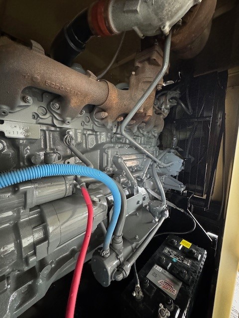 274 KW Generac, stationary diesel generator, basetank, weatherproof enclosure, 277/480 Volts, 584 hours - Image 6