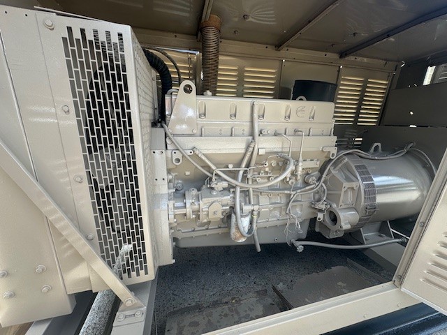 250 KW Cummins, stationary diesel generator, weatherproof enclosure, 0.8 PF, 277/480 Volts, 1997 - Image 5