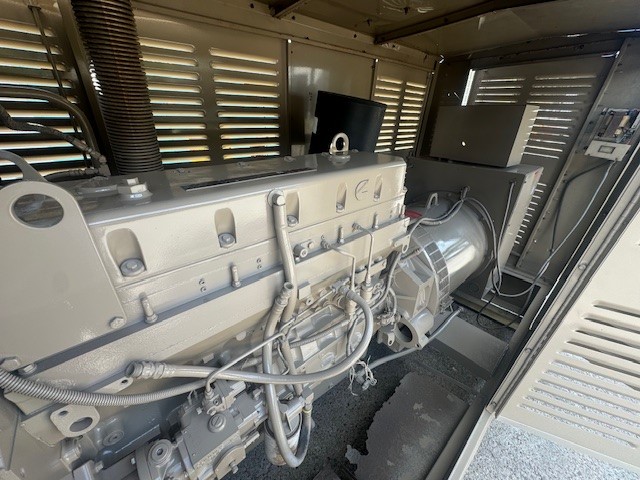 250 KW Cummins, stationary diesel generator, weatherproof enclosure, 0.8 PF, 277/480 Volts, 1997 - Image 6