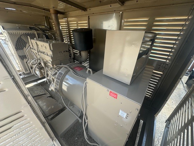 250 KW Cummins, stationary diesel generator, weatherproof enclosure, 0.8 PF, 277/480 Volts, 1997 - Image 7