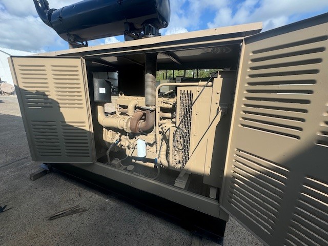 250 KW Cummins, stationary diesel generator, weatherproof enclosure, 0.8 PF, 277/480 Volts, 1997 - Image 8