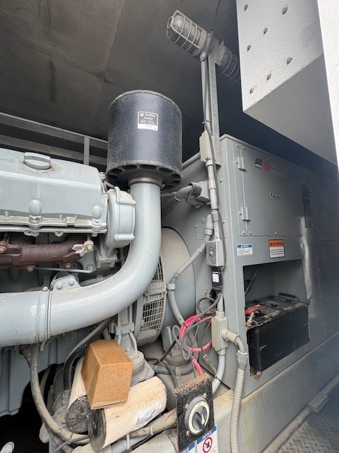 550 KW Mtu Onsite Energy #12V1600B40S, diesel towable rental generator, sound attenuated enclosure, 6671 - Image 9