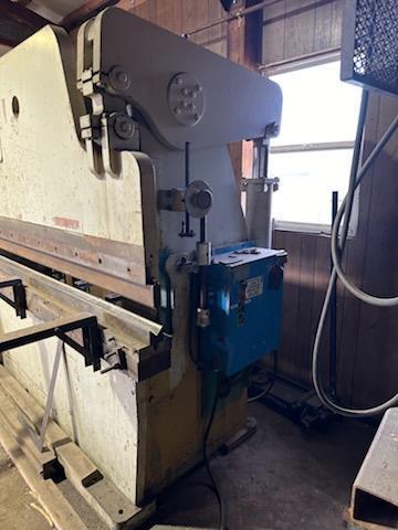 100 Ton, Accurpress #710010, hydraulic press brake, 10' overall, 14" open height, 6" closed height, 8" - Image 3