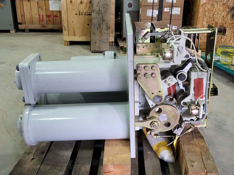 Hitachi T & D Solutions, HVB-S1-C, 14500 Volts breaker, new surplus, 2012 - Image 1
