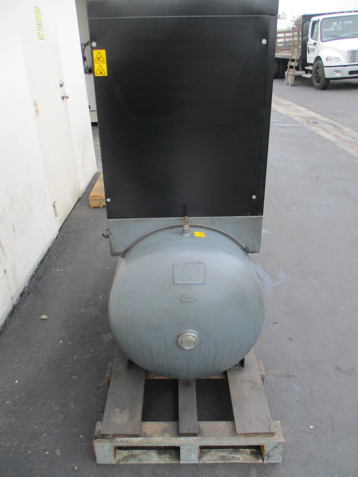10 HP Chicago Pneumatic #QRS-10, rotary air compressor,tank & dryer, 40 cfm @ 125 psi, 230/460 V., 3-phase - Image 4
