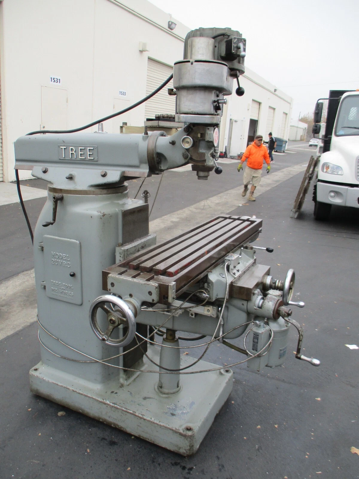 Tree #2UVRC, vertical mill, variable speed, 10.5"x42"table, 1.5 HP, 2-Axis digital read out,power feed - Image 4