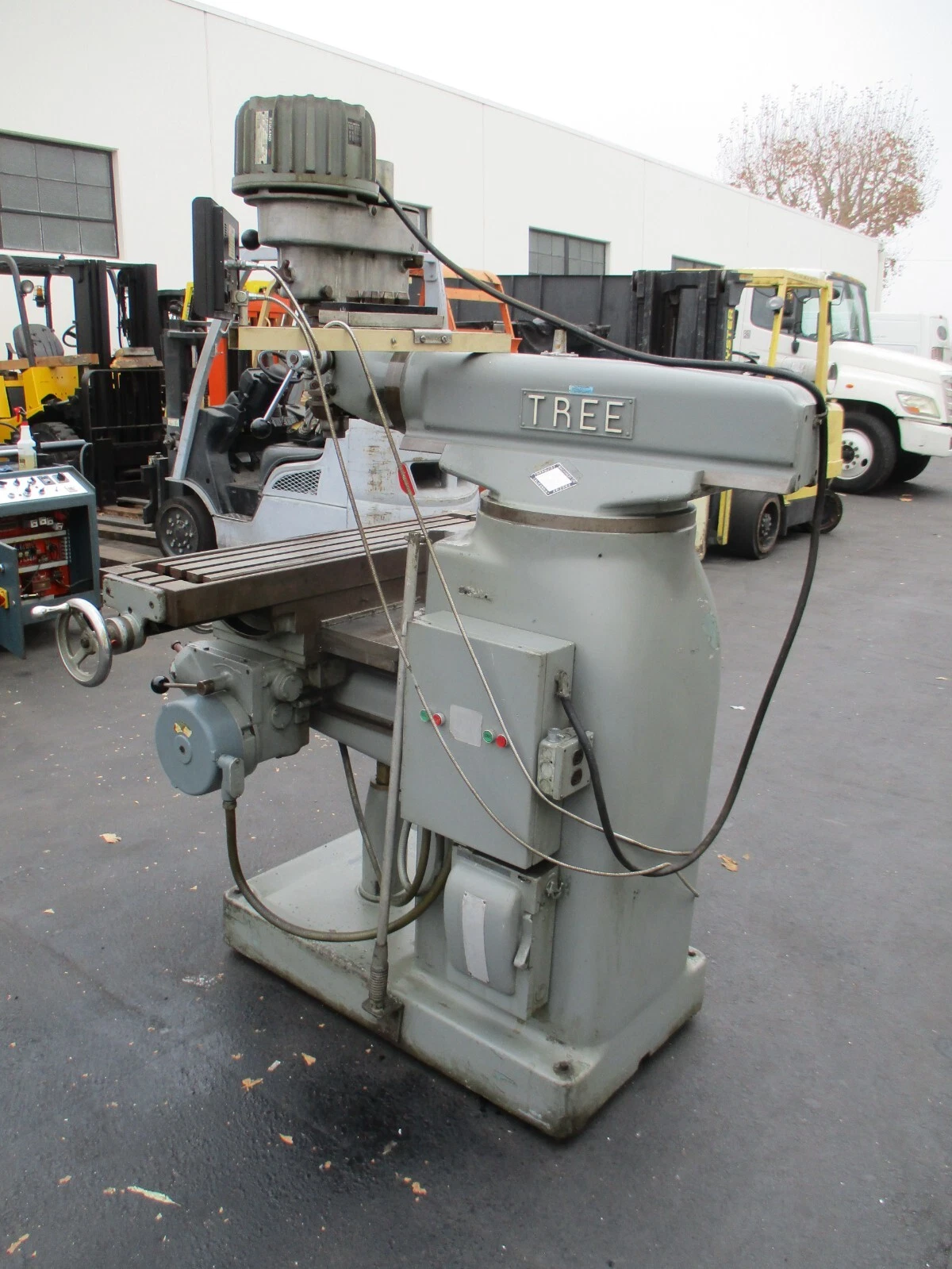 Tree #2UVRC, vertical mill, variable speed, 10.5"x42"table, 1.5 HP, 2-Axis digital read out,power feed - Image 8